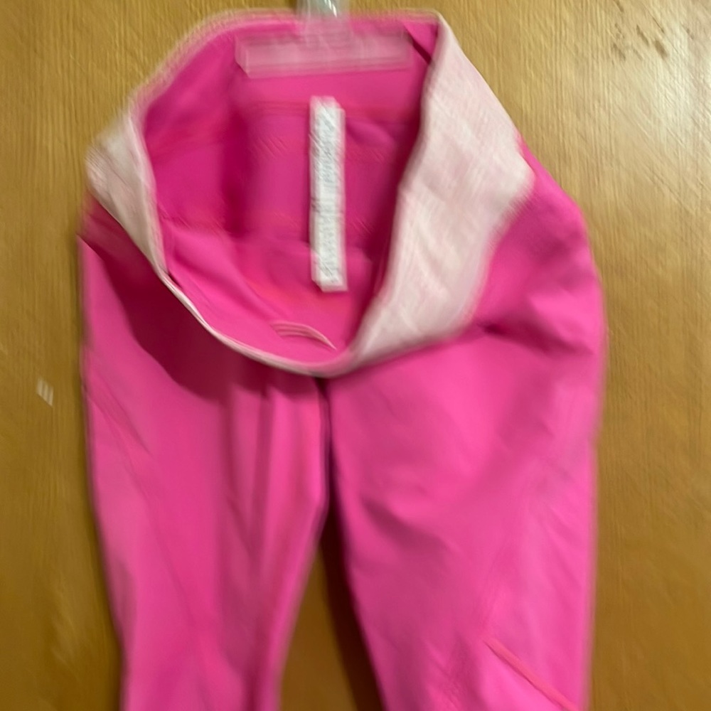 Lululemon capri workout pants excellent no stains rips or piling